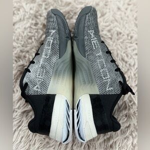 NIKE METCON 8 AMP - MEN'S  size 11
Gently used wear on left shoe per last photo